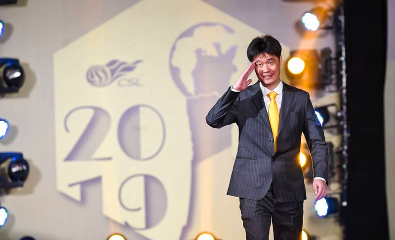 又闹笑话了！中超豪门手机办公，一条短信就炒掉球队教练！