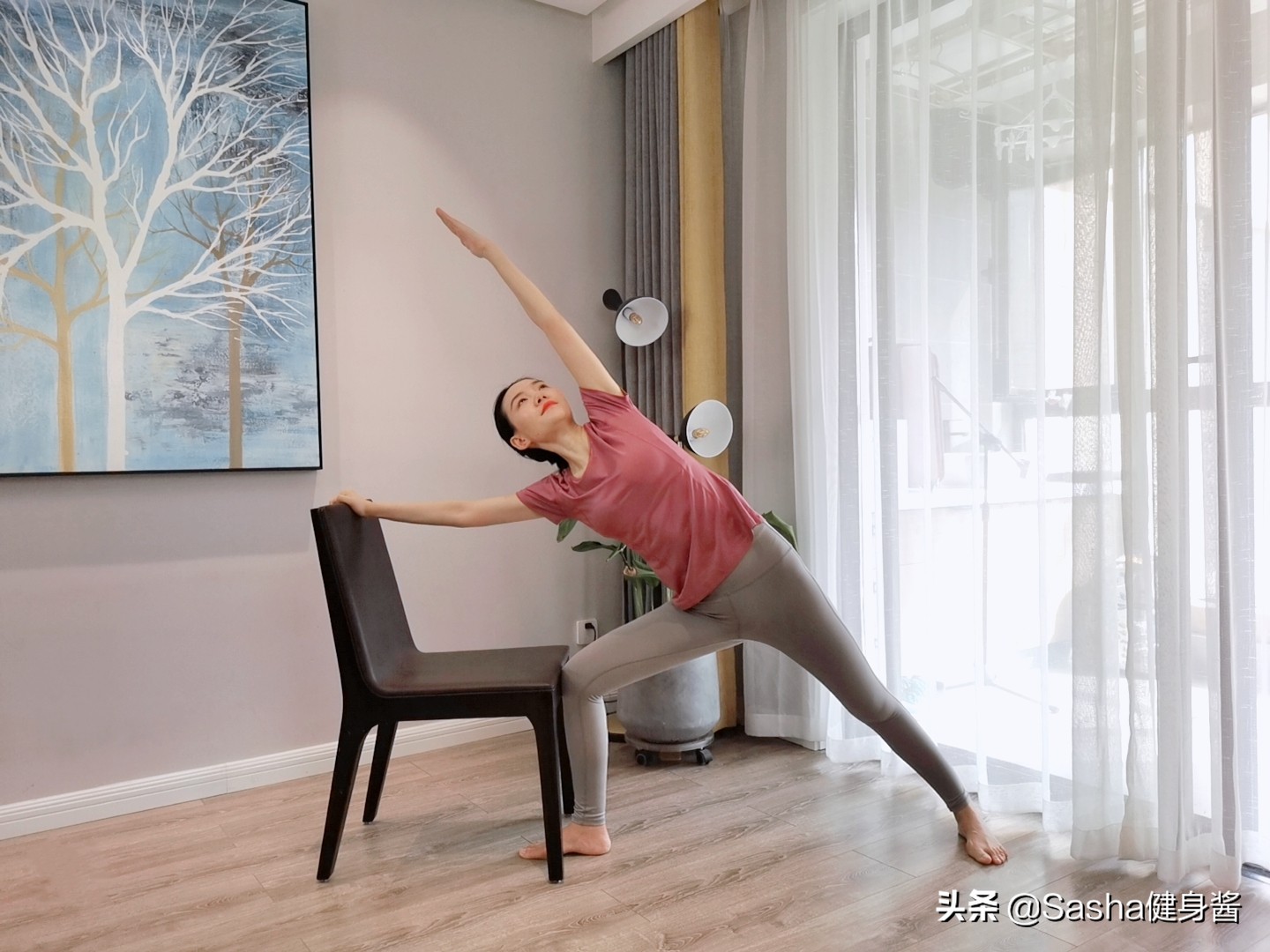 坐凳子办公的瑜伽体式,办公室椅子瑜伽练习