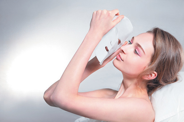 面膜纸外面的塑料纸用撕掉吗,面膜上的塑料纸要不要拿掉