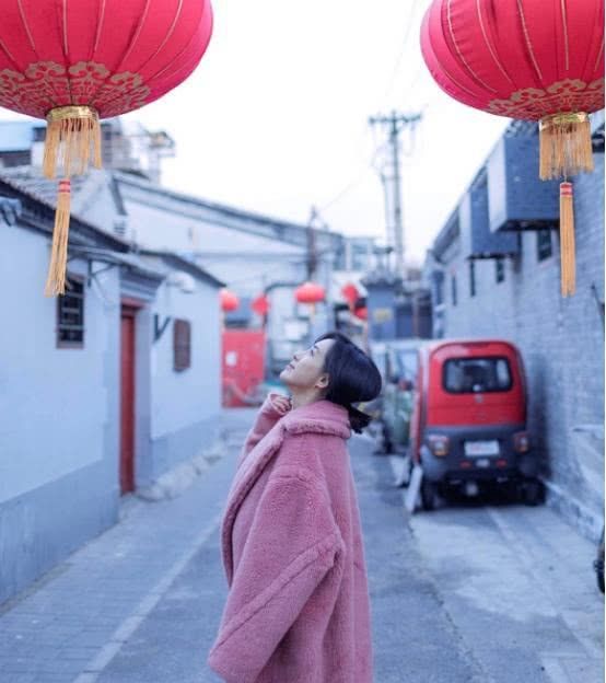 连沈腾都会看直眼的她，低调嫁给摄影师成宝妈，36岁仍美得像朵花