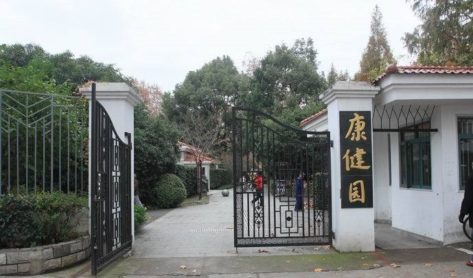 雨后的公园空气清新心情舒畅,雨后的公园清新亮丽