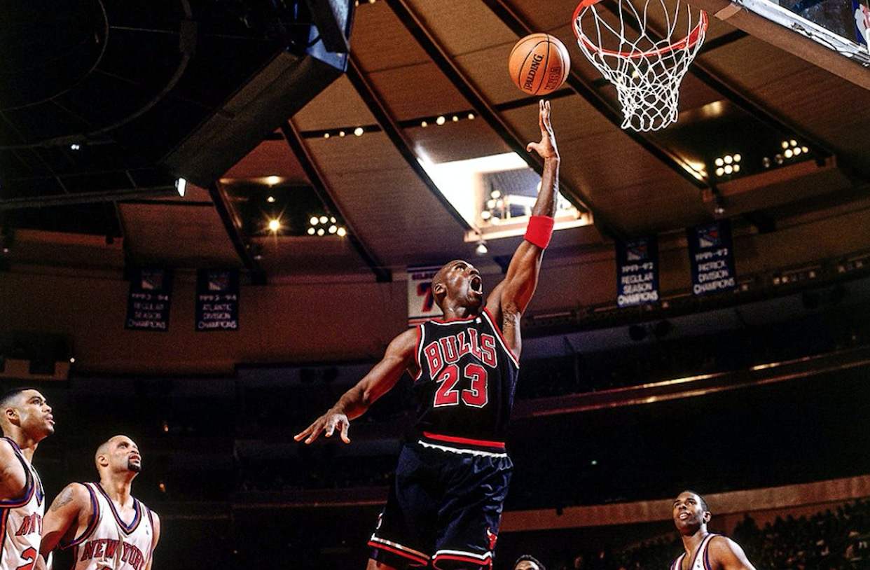 乔丹球衣拍卖价打破马拉多纳纪录,乔丹97年天价续约