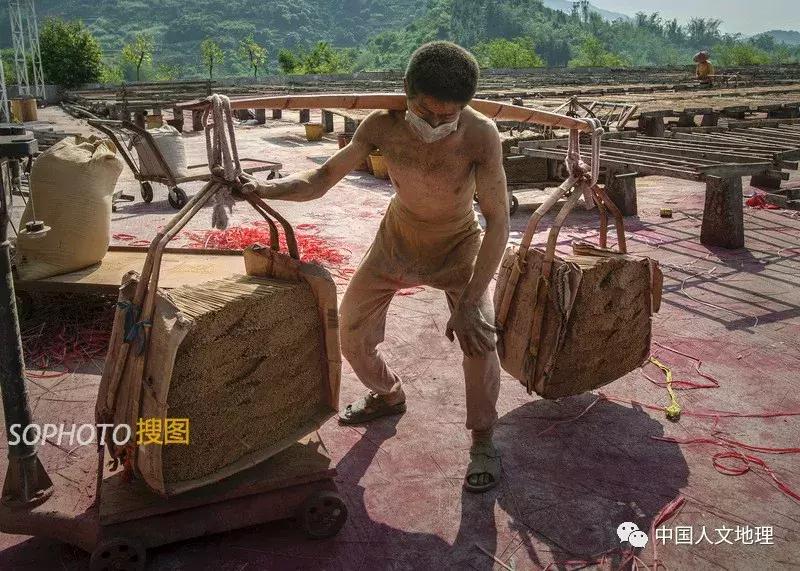 祖祖辈辈传下来的制香手艺,老百姓手工制香