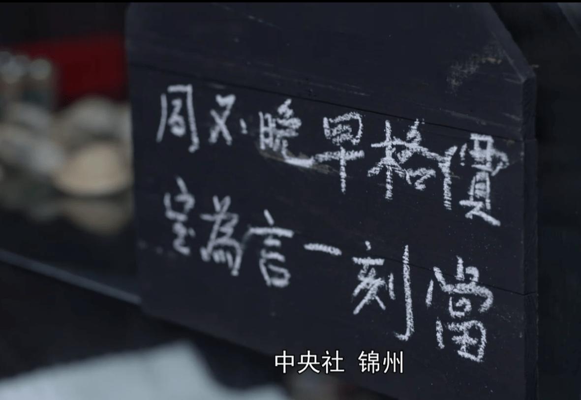 《叛逆者》那些严谨到令人惊叹的细节，昂列、篮球、驳壳枪