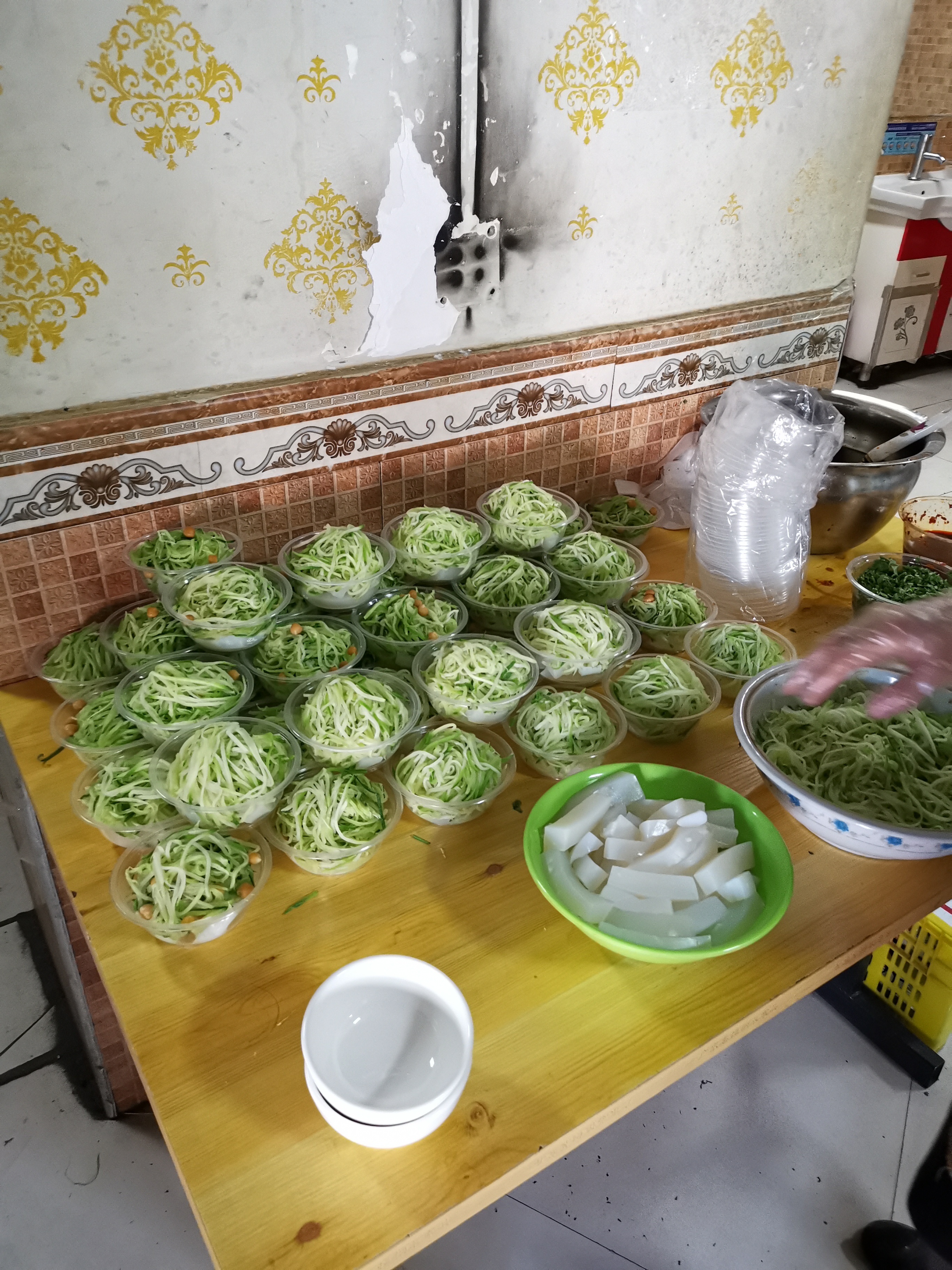 喀什古城南门艾力扎提抓饭美食,喀什艾力扎提抓饭有什么吃的