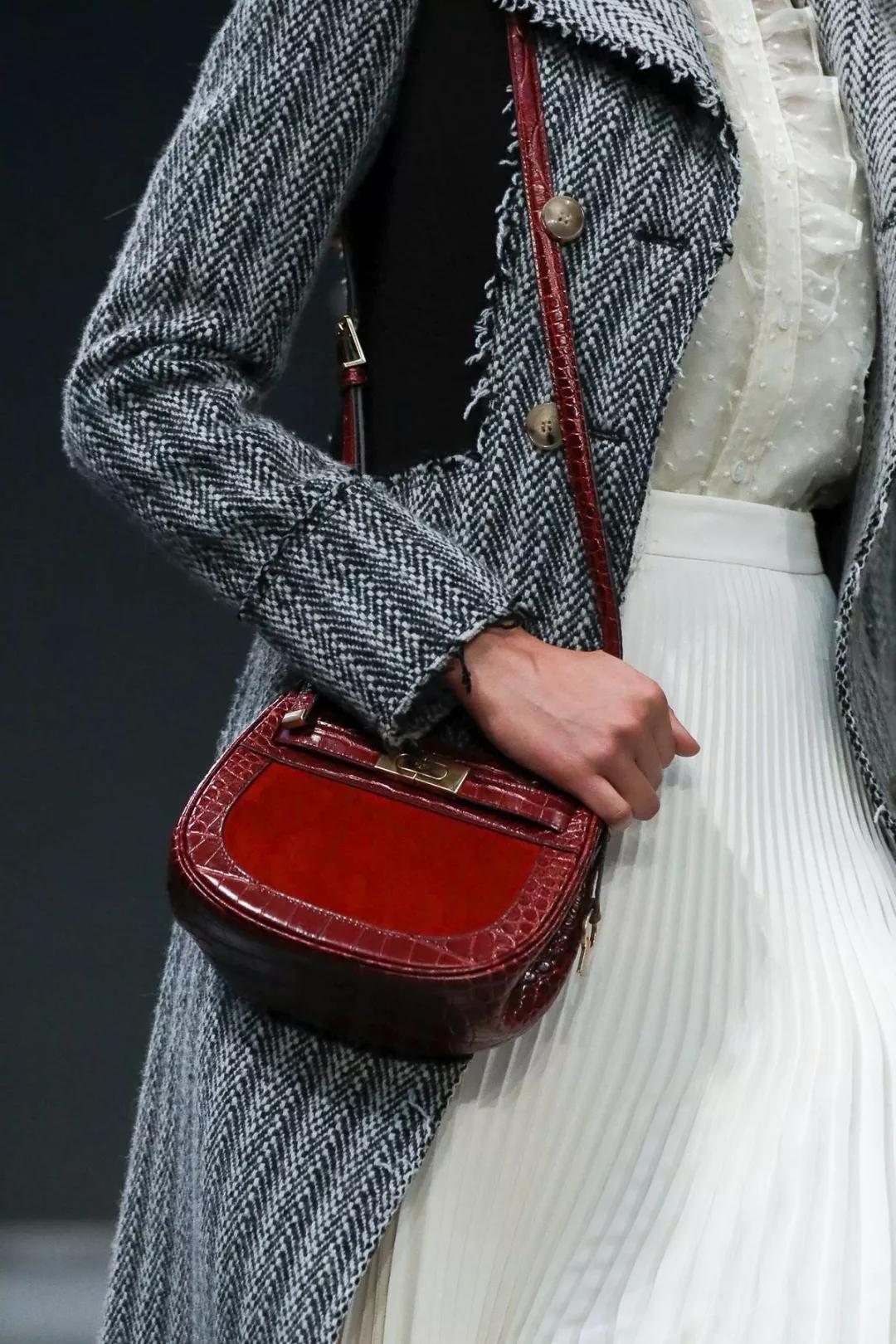 等疫情过后穿上漂亮的衣服,等疫情过后去赏花