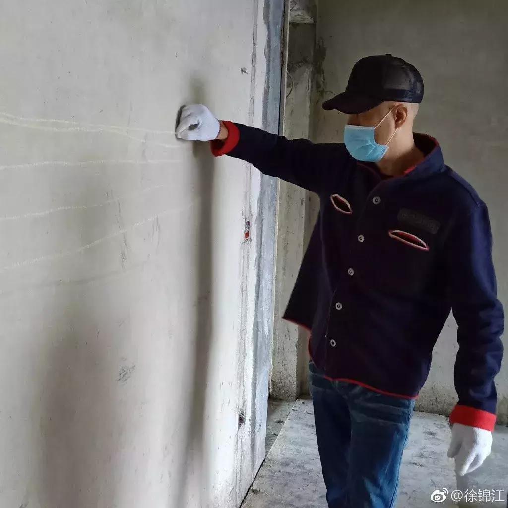 长恶人脸，竟是老婆奴！他拍风月片，被骂低俗，一幅画能卖出80万