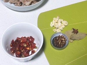 胡萝卜烧排骨菜名,草原风情羊排菜名