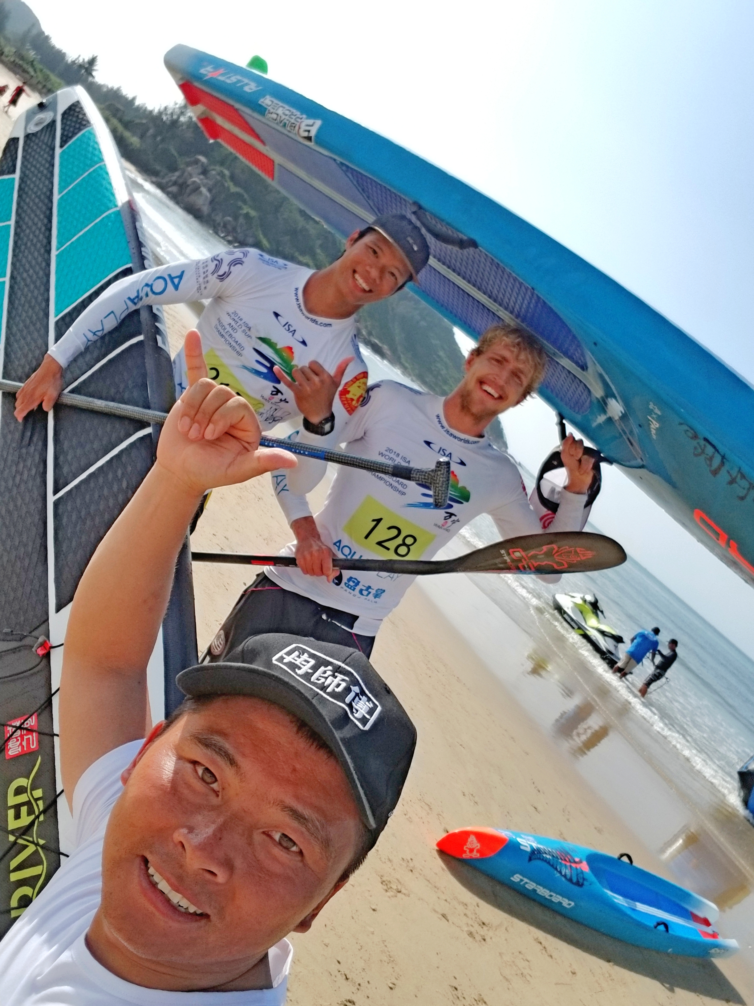 万州“冉师傅”桨板队谭明华代表国家队鏖战世界顶级桨板赛获佳绩