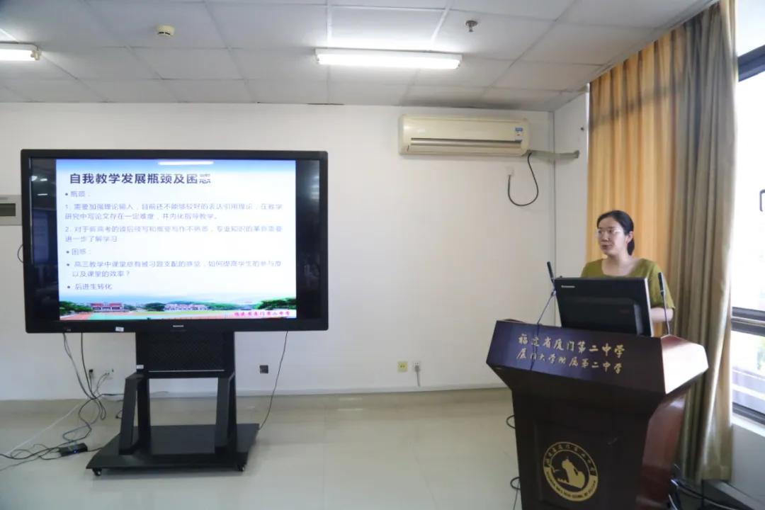 京厦协作促研修专家引领助成长--厦门二中携手华师教育研究院召开首批研究型教师培养对象答辩会