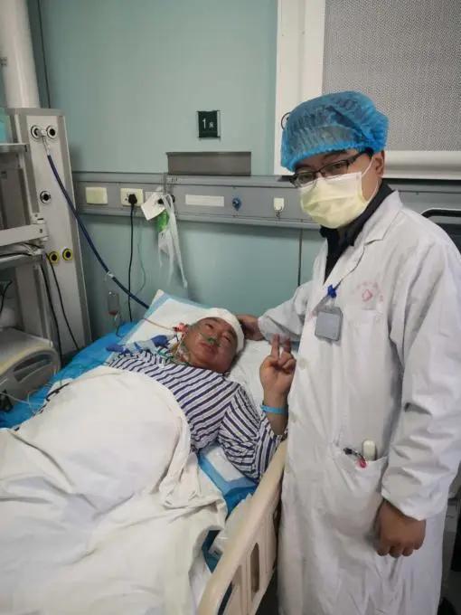 30岁男子右耳堵塞听力下降,46岁男性突然一只耳朵听力下降