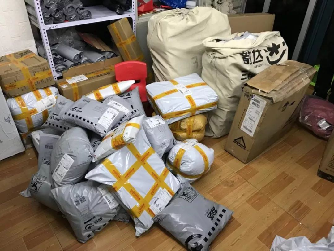 不当老板收快递，95后福州小哥，一人两辆电瓶车，月入15000