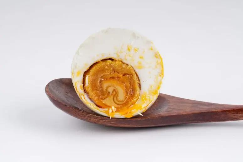 鸭蛋为何蒸不熟蛋黄呢,鸭蛋为什么不冒油