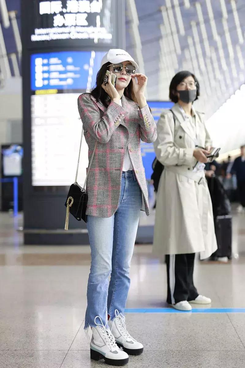 这篇春晚穿搭主要是来回(应)馈(付)社(老)会(板)的!