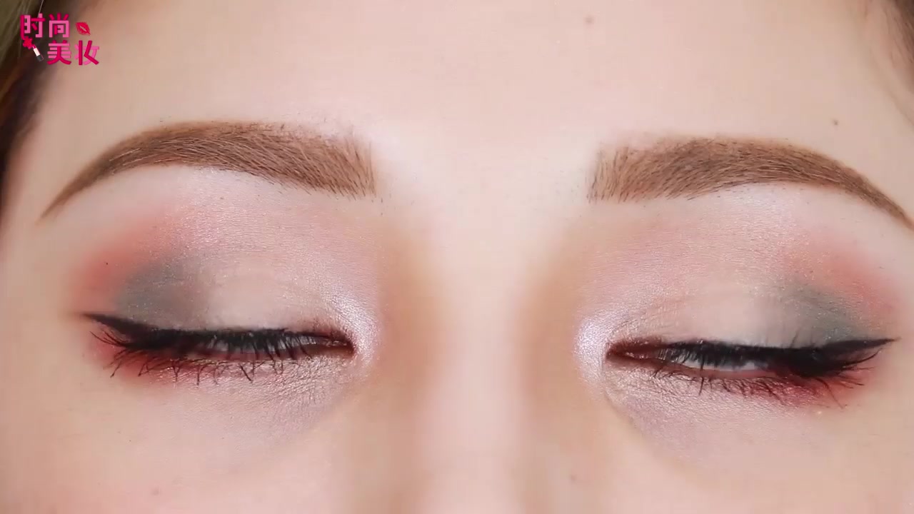 美妆小教程粉色眼影怎么画不会肿,欧美妆教程新手入门粉色眼影