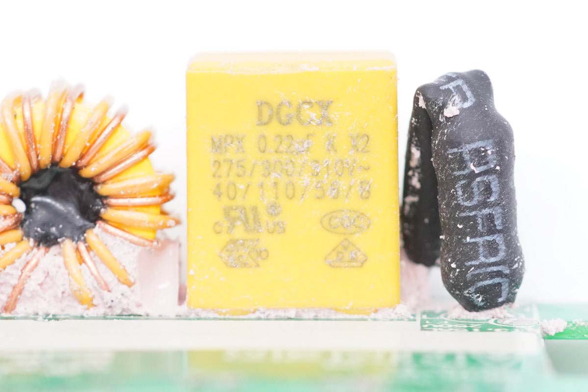 氮化镓快充拆解,双口快充头65w氮化镓拆解