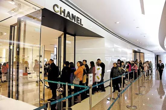 LV贵还是香奈儿贵,香奈儿lv免税店哪个好