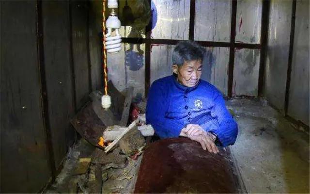92岁老人14年花26万建墓,17年湖南90岁老人自建活人墓落地