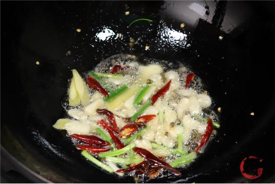 白菜炖粉条在家怎么做好吃,白菜炖粉条的家常做法不盖锅盖