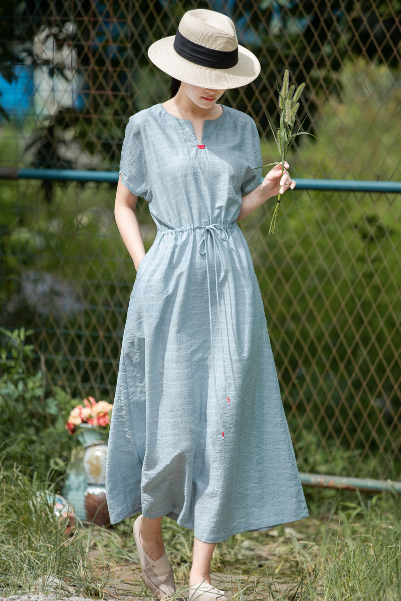 用优雅大方的棉麻风连衣裙作母亲节礼物，至真、至诚、至爱