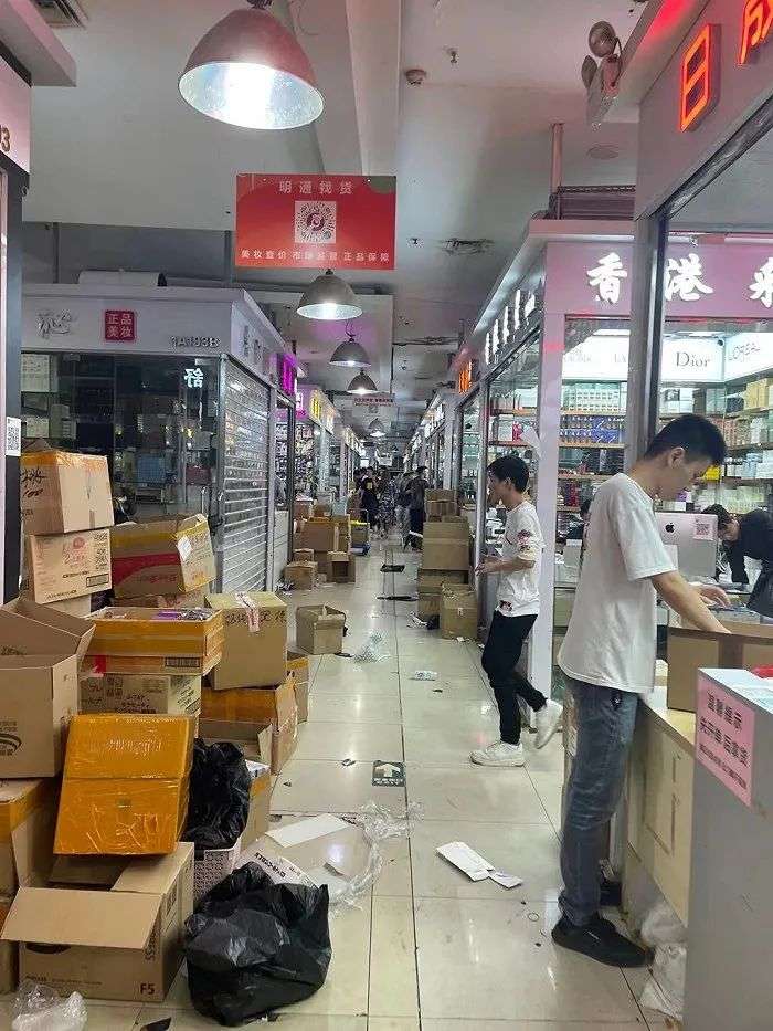 疯狂的华强北柜台,疯狂的国货彩妆