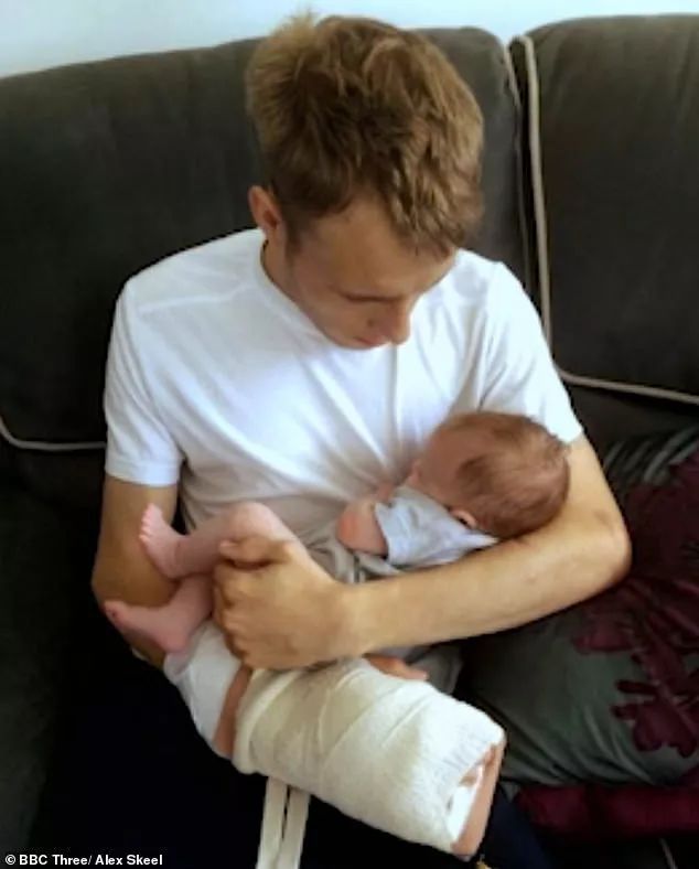 22岁女孩遭教练虐待,足球队员被教练虐待