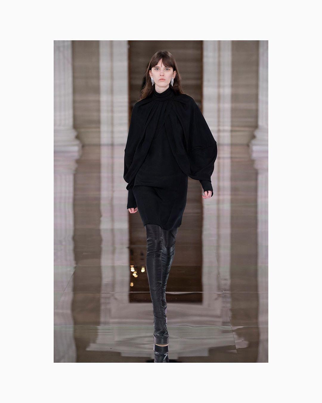 贝嫂维多利亚现场看踢球,顶级女团韩国