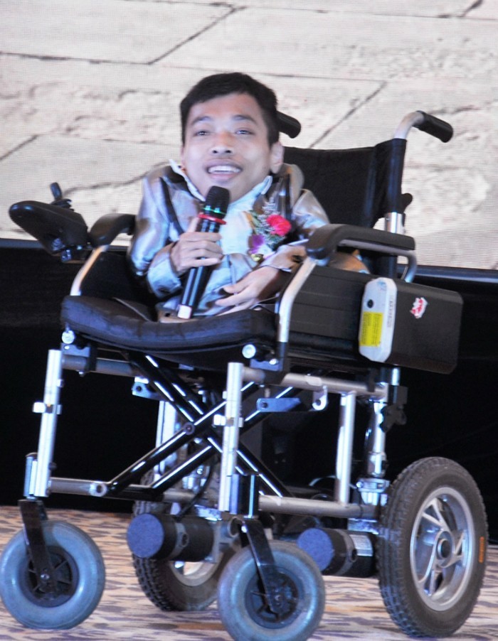 他身高不到1米，却能和1米7美娇妻生孩子，孩子到底是他的吗？