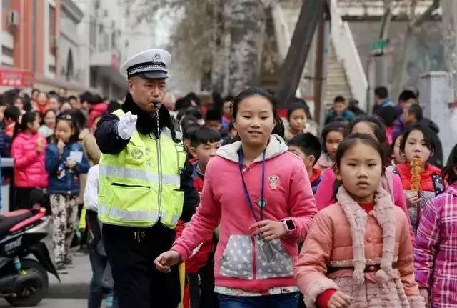 她养育87个孩子,九成考上大学,20个考入北大清华