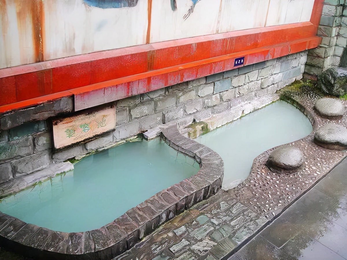 四川夏季适合泡天然温泉的地方,四川春节泡温泉推荐