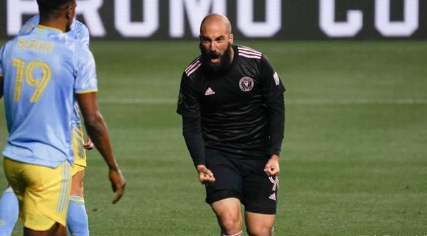 伊瓜因为什么总丢单刀,伊瓜因为什么离开五大联赛