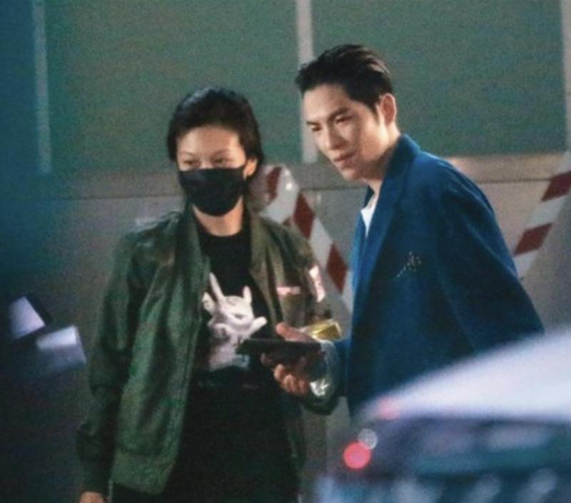 陈乔恩穿着时尚出席活动,陈乔恩盛装打扮