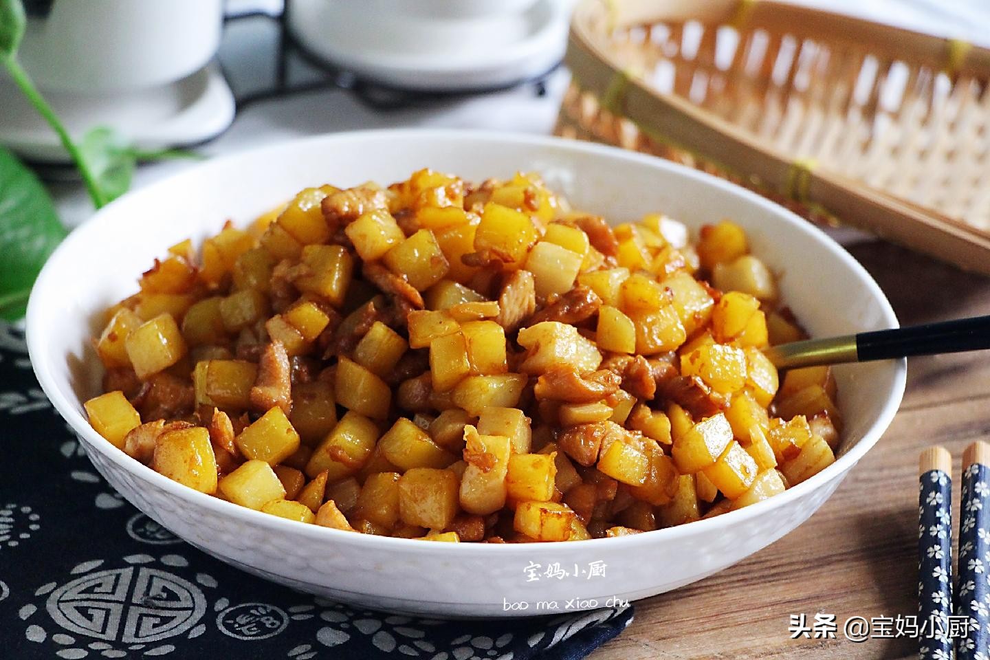 鸡肉炖土豆怎样做不腥不柴好吃,怎么清炖鸡肉又嫩又烂不老不柴