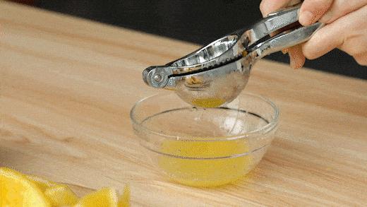 抗击疫情我不辱使命,抗击疫情我们以毒攻毒