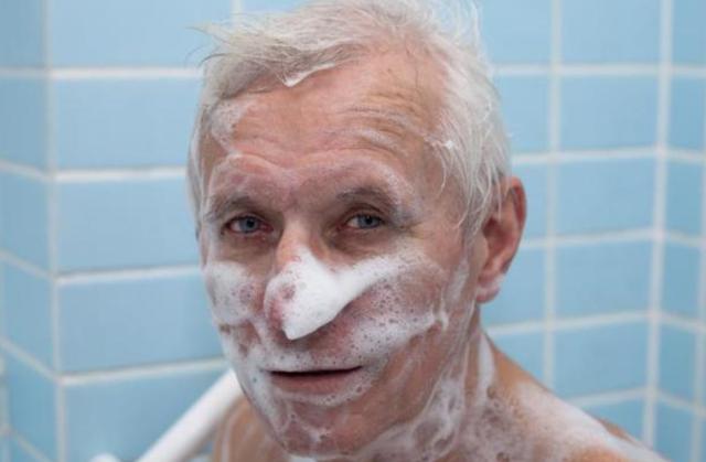 为什么有的人出汗身体黏黏的,为什么有的人出汗了身上还是很香