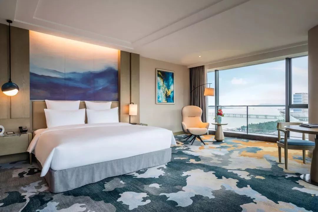 享受睡在床上看海,躺在床上看海的海景房