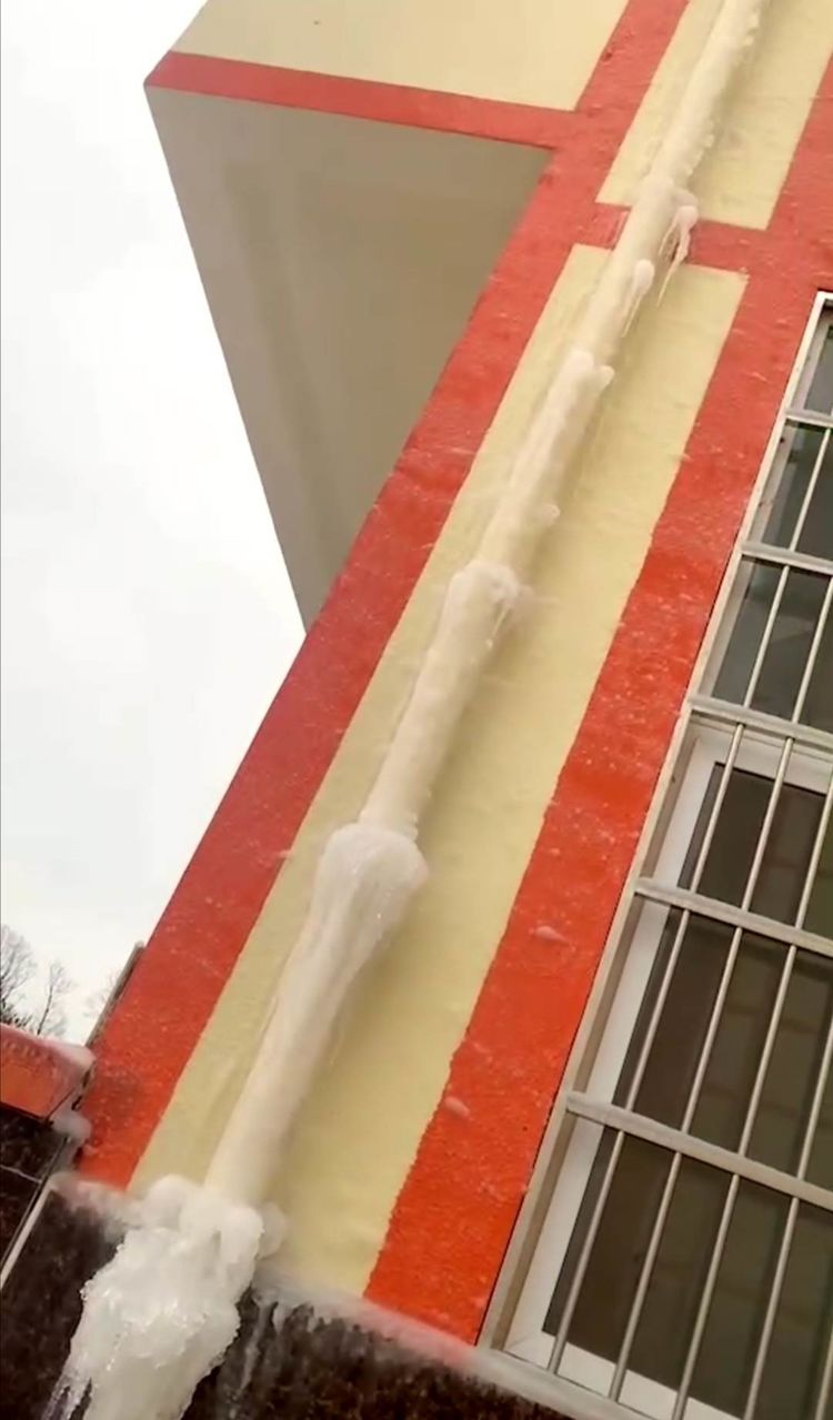 顶风冒雪抗严寒，战天斗地忍饥饿-布拖纪实