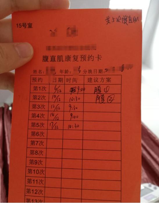 二胎妈妈心里内疚眼里有泪,二胎产后比一胎痛