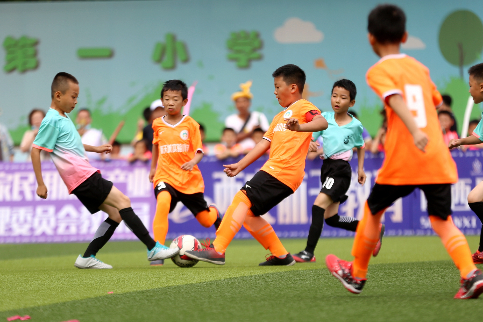 逐梦绿茵足球,逐梦绿茵场磨砺少年志