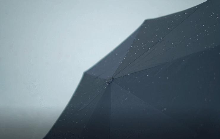 全球最早雨伞也来自中国油纸伞,中国最大的雨伞是谁发明的