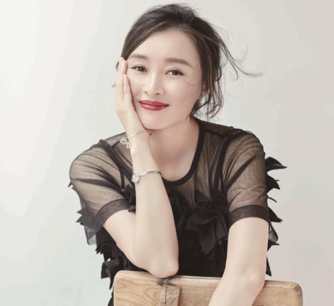 女人绝经了就真的老了吗,女人绝经后就老得很快是真的吗