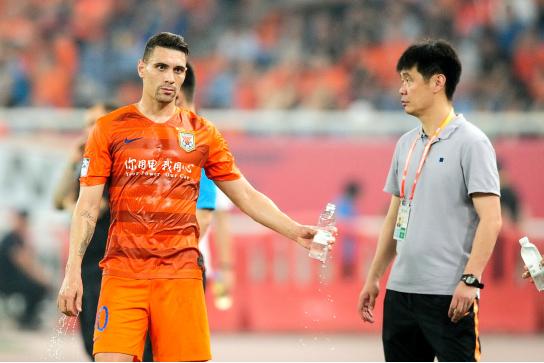 外援新政终于“爱”了鲁能一回，但剩余名额成悬念，折磨