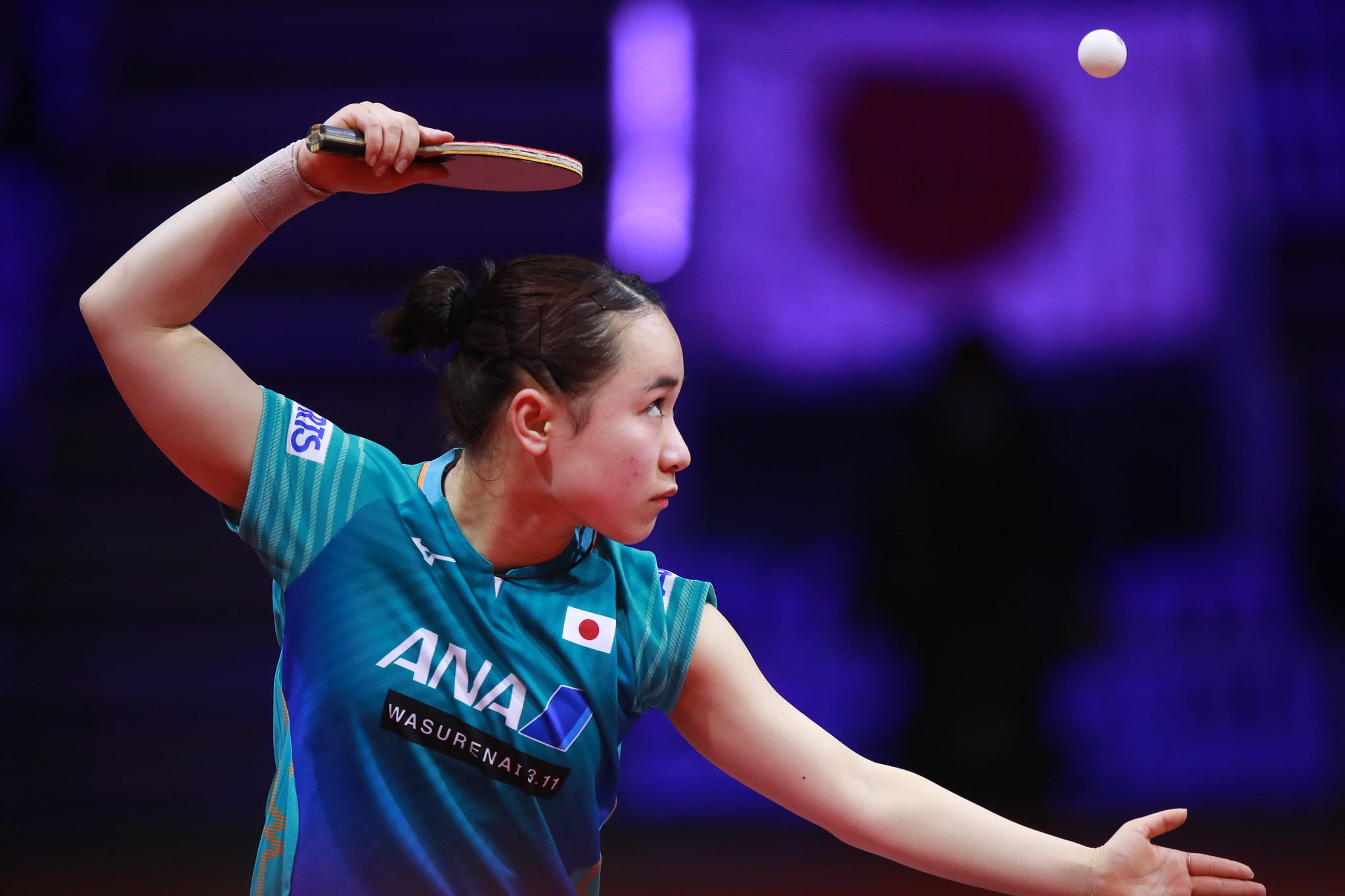 邓亚萍比赛时的霸气眼神,邓亚萍谈新老队员的打法