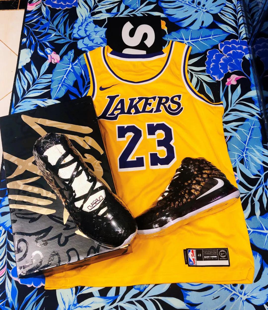 社区精选|他的签名鞋我代代收藏