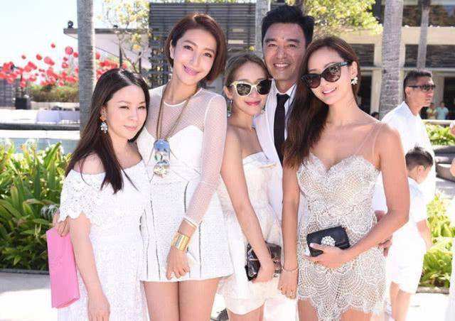 钟镇涛和章小蕙结婚10年负债2.5亿，为何和范姜在一起4年就上岸了