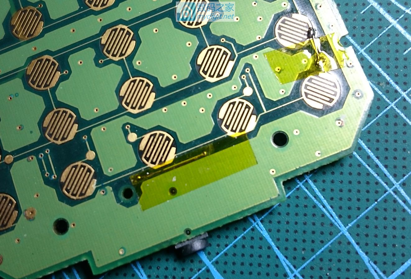 技术大佬秀操作！德州仪器TI-89图形计算器拆机维修及CPU超频