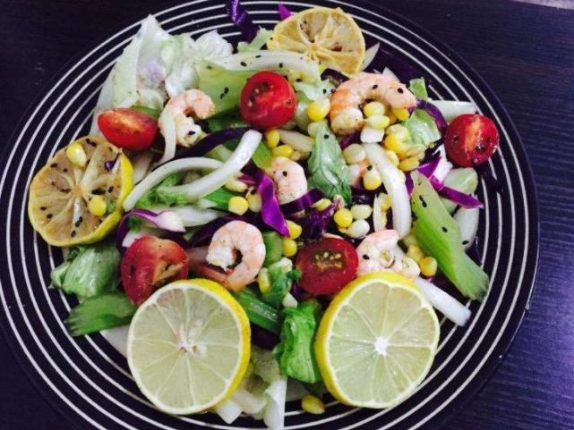 坚持吃一个月蔬菜沙拉会瘦多少斤,吃蔬菜沙拉能瘦下来吗