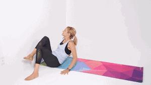 每天靠墙倒箭式10分钟，消除腿部水肿，调节气血助睡眠