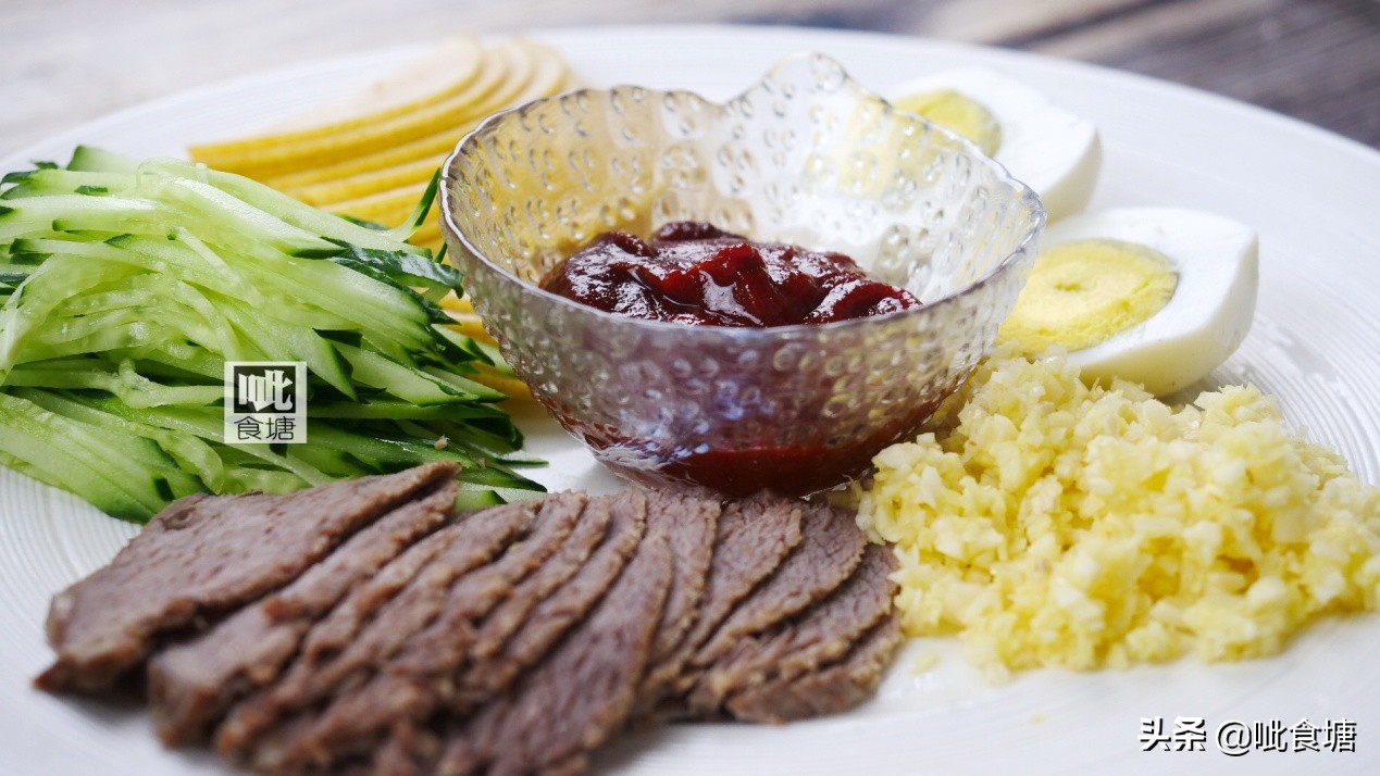 天热了吃点正宗的朝鲜冷面,夏季吃朝鲜冷面