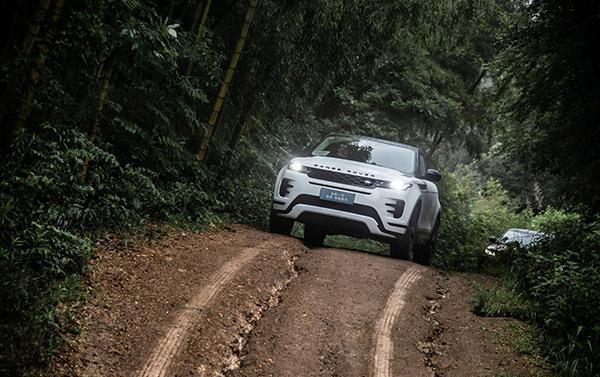 7万多的路虎极光值得买吗,降价达13万多路虎极光